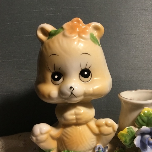 Vintage Kitschy Bear with Flowers and Pot **Rare - Picture 7 of 10